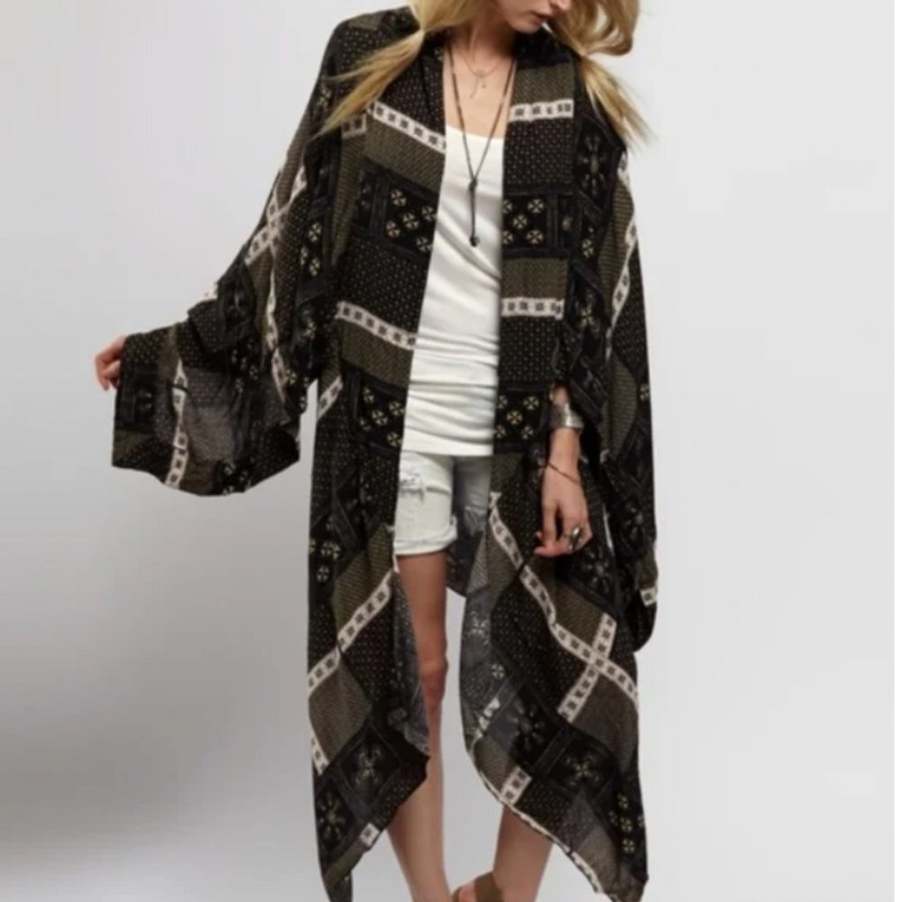 Free People Little Wing Rare Black Print Kimono Luxury Bohemian Duster Size XS/S - Picture 1 of 11